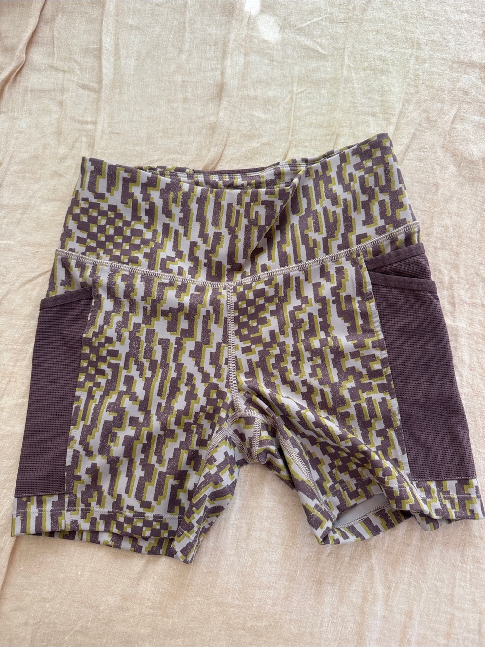 Mountain hardware shorts